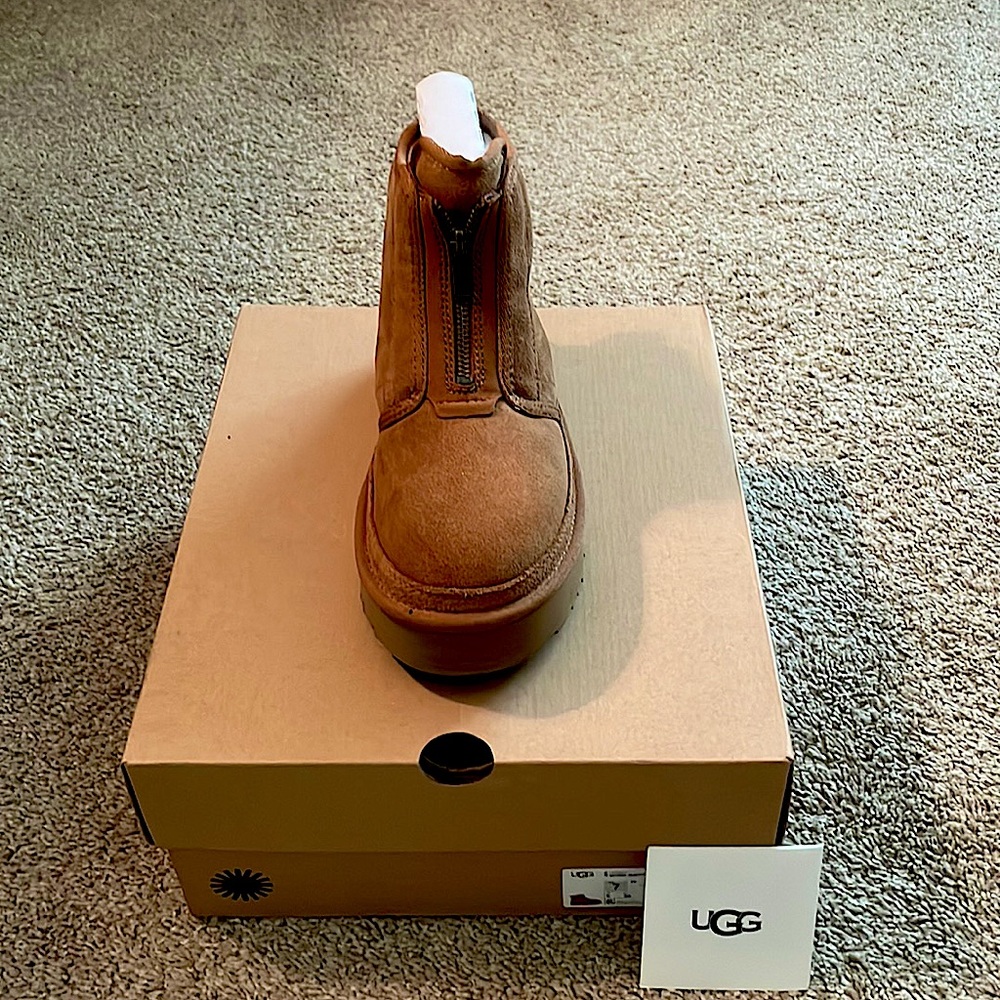 NWB Ugg chestnut zip up platform Neumel